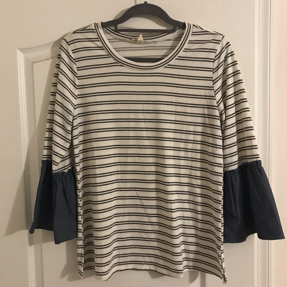 Bell sleeved striped shirt